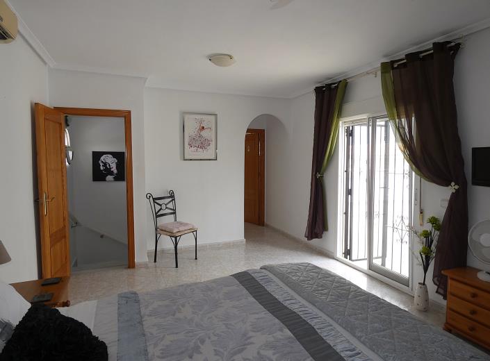 Image No.26-3 Bed Villa / Detached for sale