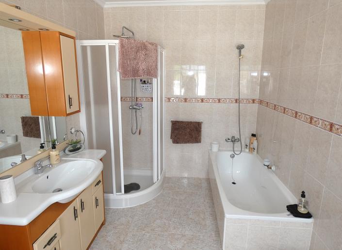 Image No.27-3 Bed Villa / Detached for sale