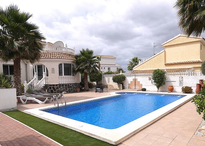 Image No.47-3 Bed Villa / Detached for sale