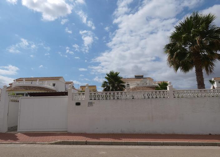 Image No.59-3 Bed Villa / Detached for sale