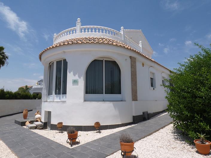 Image No.57-3 Bed Villa / Detached for sale