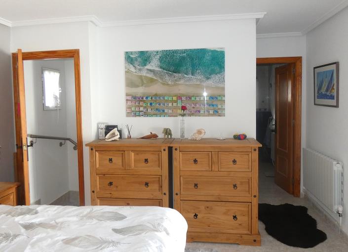 Image No.24-3 Bed Villa / Detached for sale