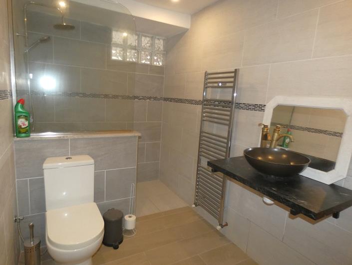 Image No.41-5 Bed Villa / Detached for sale