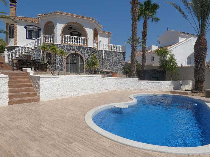 Image No.48-5 Bed Villa / Detached for sale