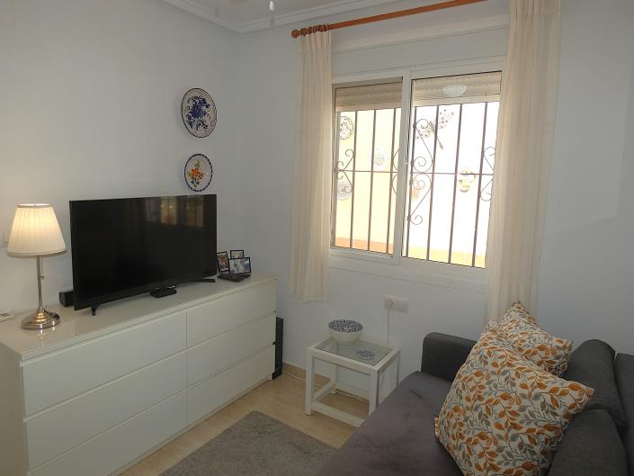 Image No.20-2 Bed Semi-Detached for sale