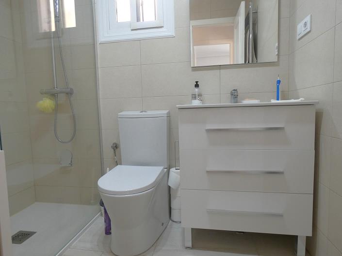 Image No.24-2 Bed Semi-Detached for sale