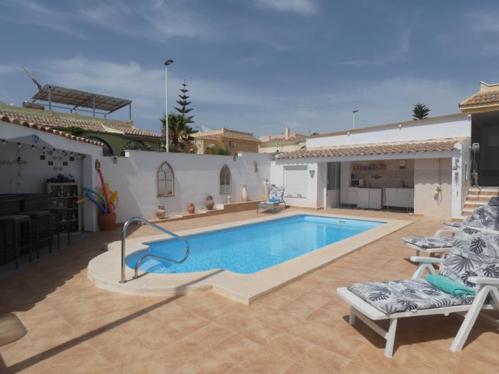 Image No.45-2 Bed Villa / Detached for sale