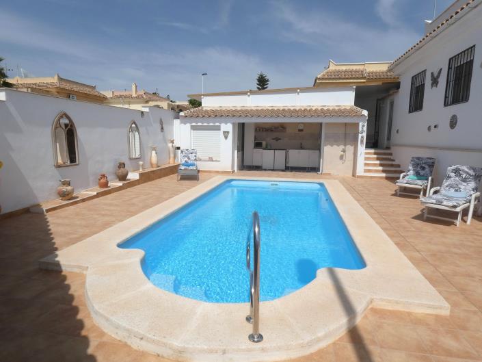 Image No.54-2 Bed Villa / Detached for sale