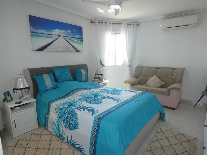 Image No.18-3 Bed Villa / Detached for sale