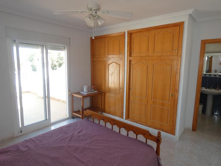 Image No.38-3 Bed Villa / Detached for sale