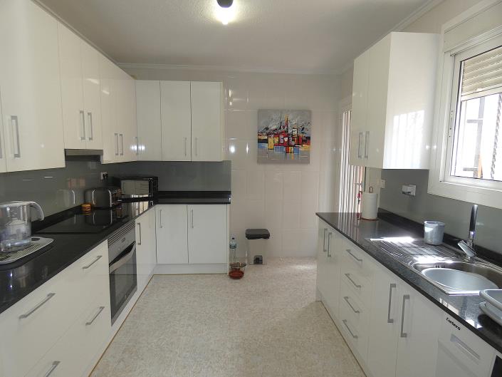 Image No.30-3 Bed Semi-Detached for sale