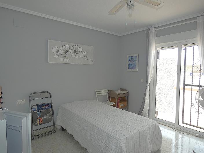 Image No.35-3 Bed Semi-Detached for sale