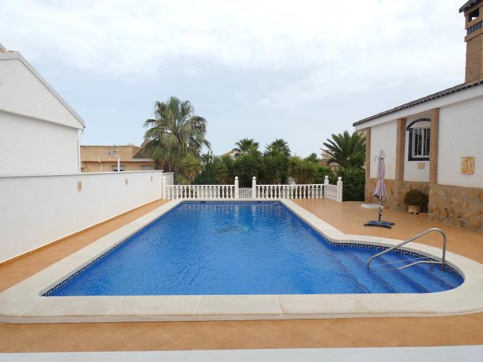 Image No.30-5 Bed Villa / Detached for sale