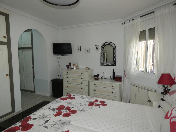 Image No.18-3 Bed Villa / Detached for sale
