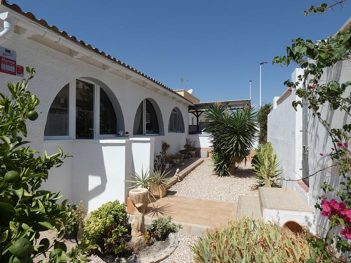 Image No.8-2 Bed Villa / Detached for sale