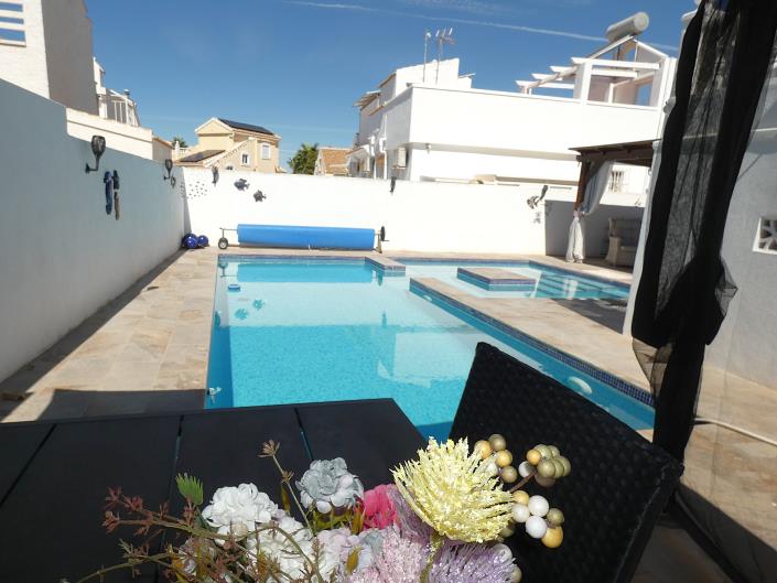 Image No.8-2 Bed Villa / Detached for sale