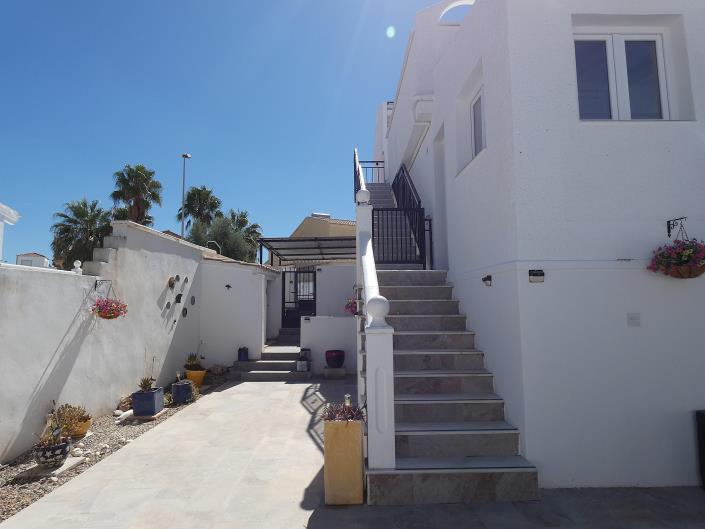 Image No.43-2 Bed Villa / Detached for sale