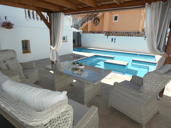 Image No.45-2 Bed Villa / Detached for sale