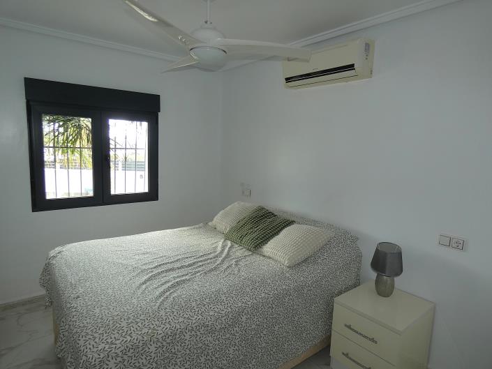 Image No.13-3 Bed Villa / Detached for sale
