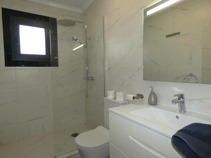 Image No.21-3 Bed Villa / Detached for sale
