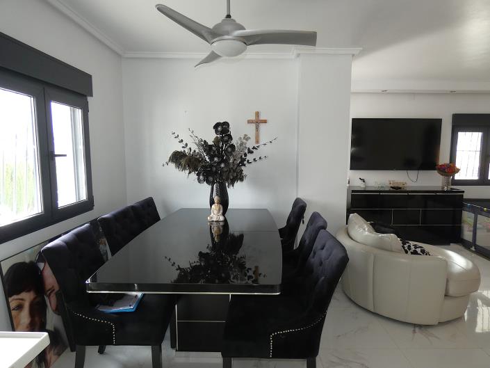 Image No.24-3 Bed Villa / Detached for sale