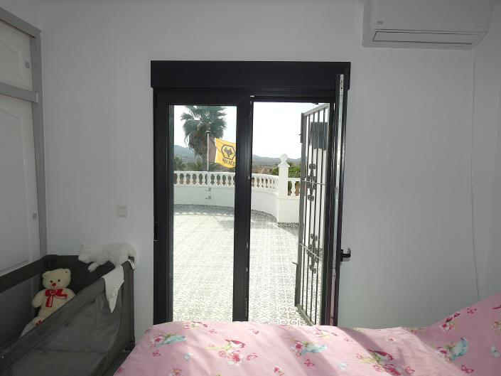 Image No.37-3 Bed Villa / Detached for sale