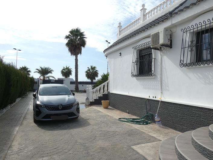Image No.44-3 Bed Villa / Detached for sale