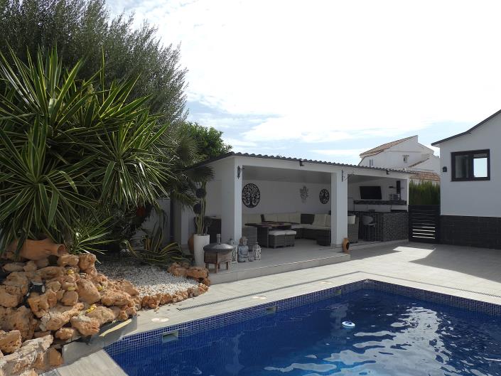 Image No.53-3 Bed Villa / Detached for sale