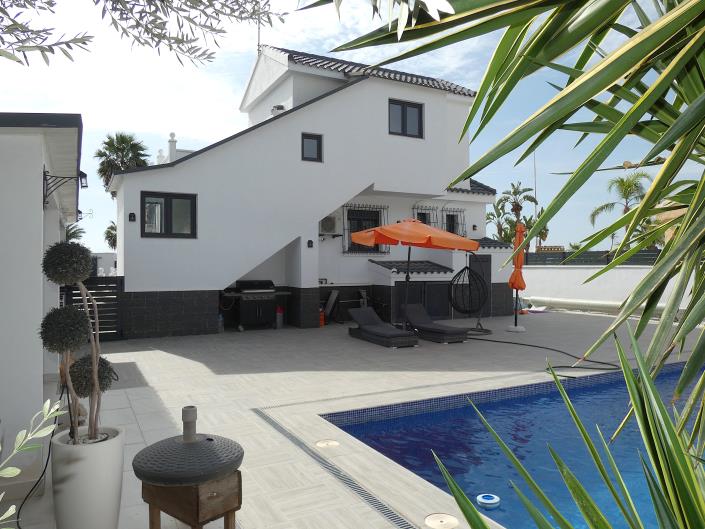 Image No.57-3 Bed Villa / Detached for sale