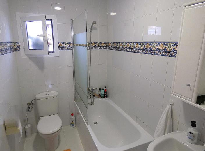 Image No.15-4 Bed Villa / Detached for sale