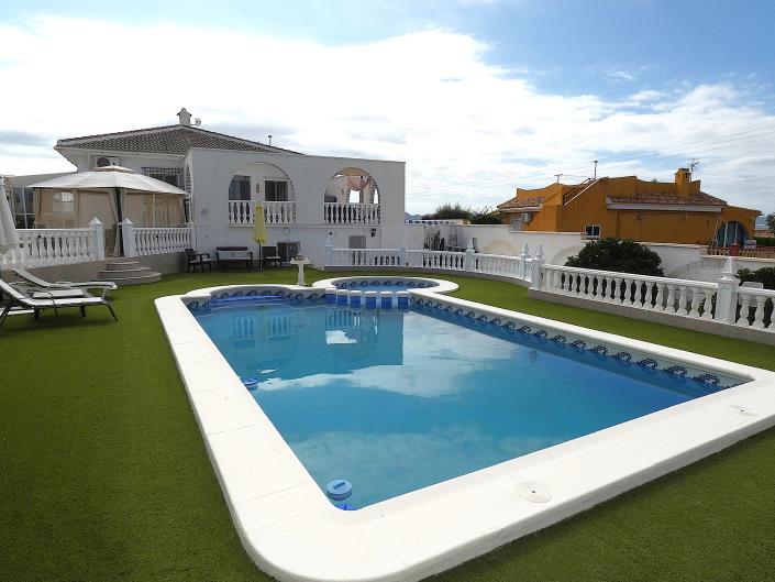 Image No.34-4 Bed Villa / Detached for sale