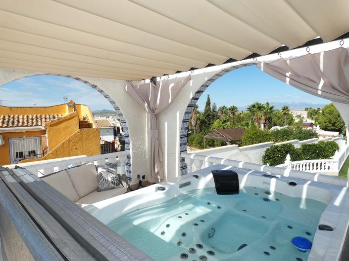Image No.57-4 Bed Villa / Detached for sale