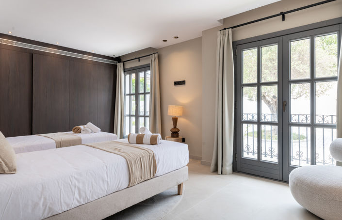 Image No.27-5 Bed Villa for sale