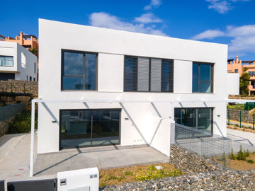 4 Bed Villa for sale