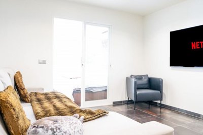 tyzi70ytvrqwbhmlefgju8bv