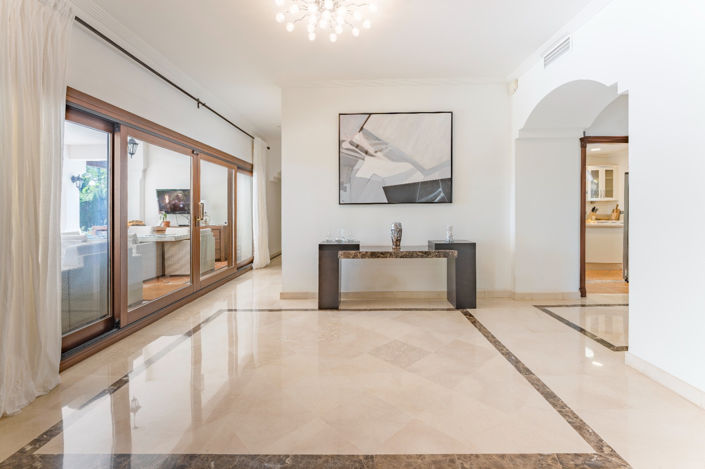 Image No.10-6 Bed Villa for sale