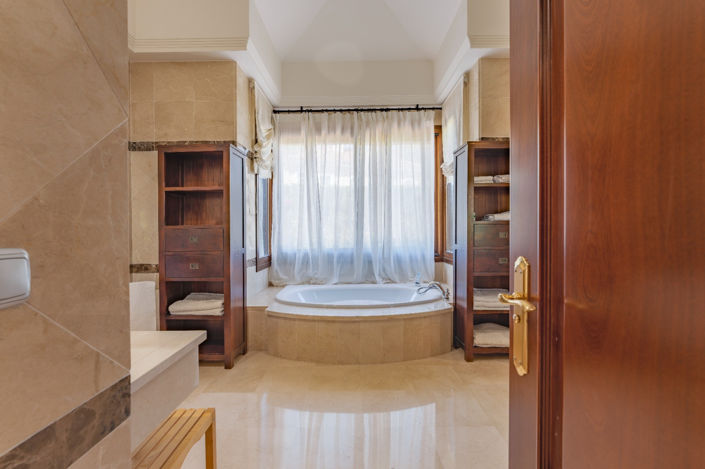 Image No.19-6 Bed Villa for sale