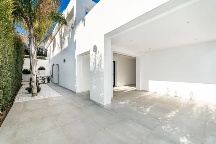 Image No.21-5 Bed Villa for sale