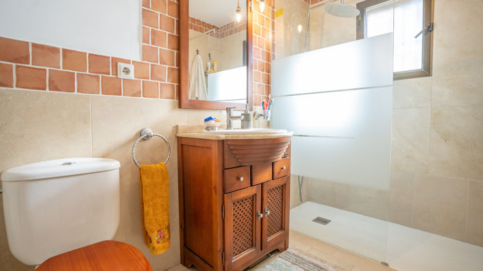 Image No.10-5 Bed Villa for sale