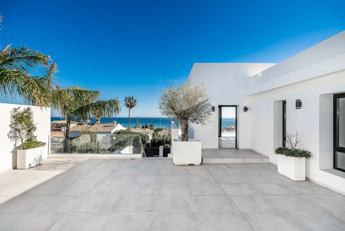 Image No.8-5 Bed Villa for sale