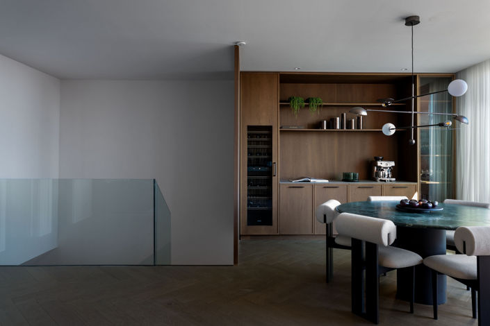 Image No.12-4 Bed Property for sale