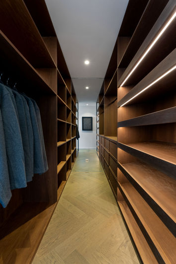 Image No.17-4 Bed Property for sale