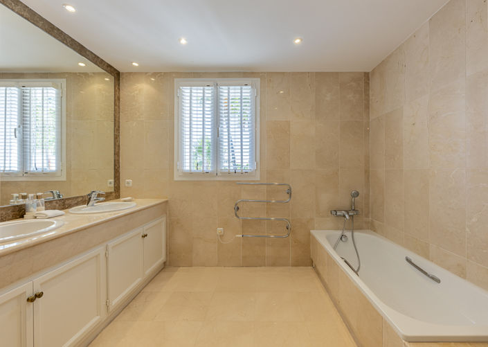 Image No.35-5 Bed Villa for sale