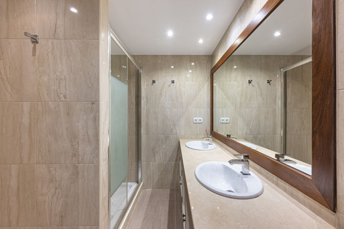 Image No.37-5 Bed Villa for sale