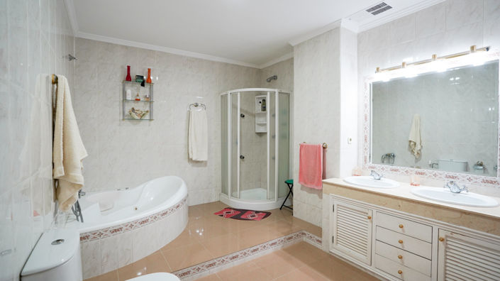 Image No.12-4 Bed Villa for sale