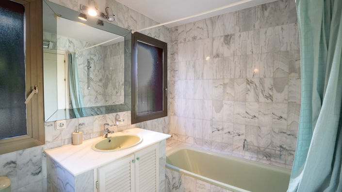 Image No.9-4 Bed Villa for sale