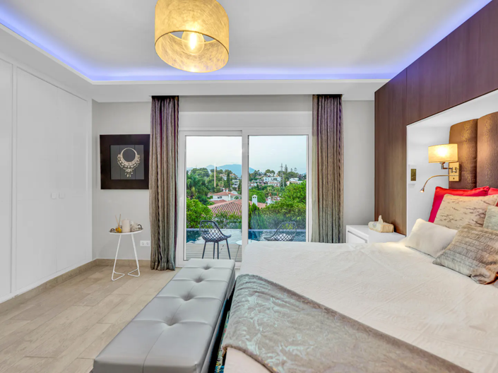 Image No.11-7 Bed Villa for sale