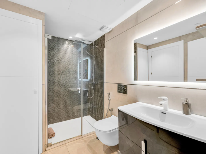 Image No.16-7 Bed Villa for sale