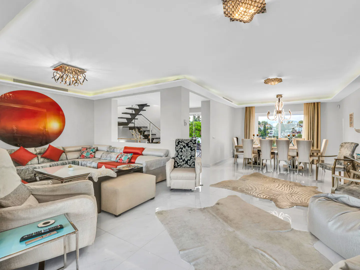 Image No.4-7 Bed Villa for sale