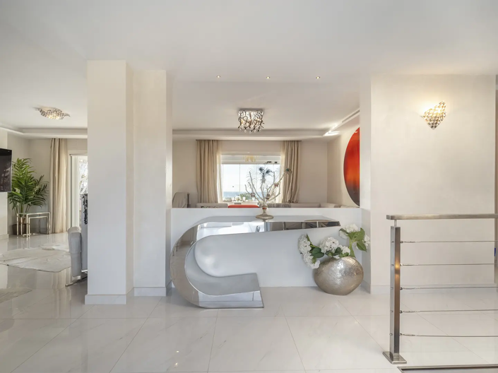 Image No.9-7 Bed Villa for sale